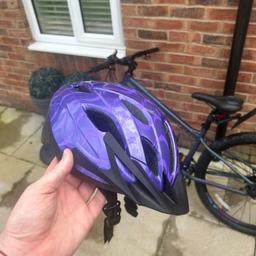 1 x  black helmet 
1 x purple helmet