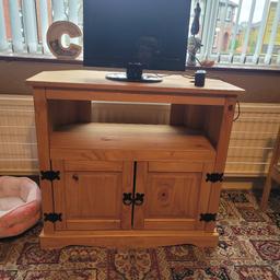 Very smart Pine TV Unit. Only selling due to buying new TV and it wont fit on top of this unit.  Will take TV up to 40"
Nowhere else to place this unit or I would be keeping it.  Same Unit is for sale in catalogue for £69 and that's in the sale.
COLLECTION ONLY FROM HARPER GREEN AREA.
I am listing on other sites