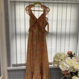 Brand new beautiful river island maxi dress
Elasticated back with tie detail
Very long
Pretty floral paisley pattern 
Size U.K. 12 will fit 14