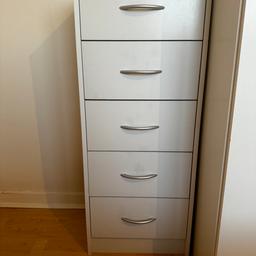 Chest of 4 drawers, white.
Bought from B&M
Dimension:

W 40cm
D 30cm
H 100cm

Selling because we moving.

Collection Only! 

Cash only!
