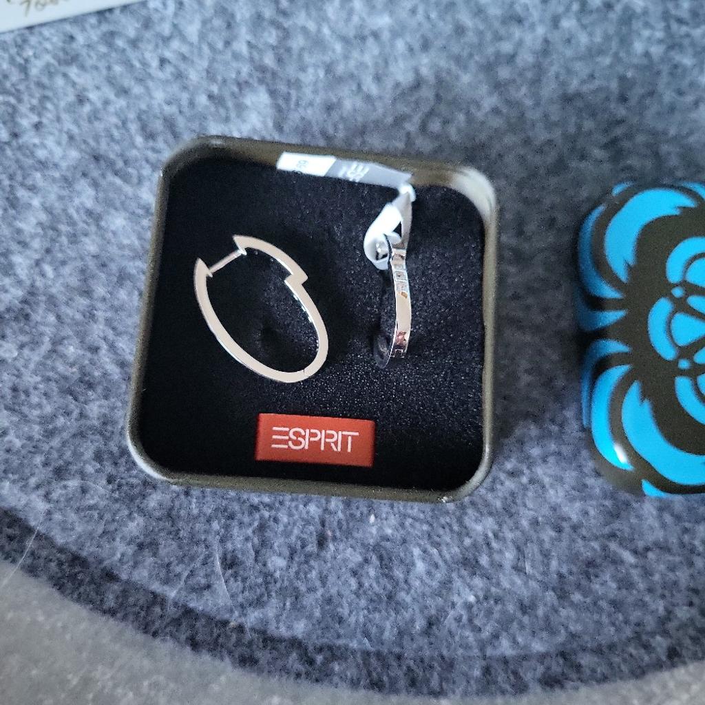 Ohrringe von Esprit mit Preisschild,NVP waren 69,90