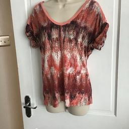 Ladies Orange Multi Top Sixe XS From Sandwich.

Pet and smoke free home

Very good condition