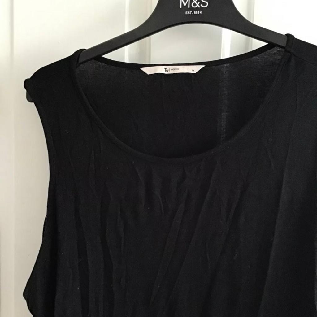 Ladies Black Dress Size 14.

Pet and smoke free home

Very good condition
