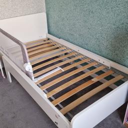 SLÄKT
Extendable bed frame with slatted bed base in very good condition, white, 80x200 cm with matching ikea mattress

The bed has two positions to extend, the same is with matress

The mattress has a removable cover which was washed and is in perfec condition.

The mesh side protection is sold seperately.