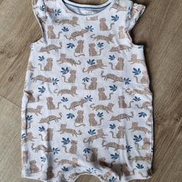 Ich verkaufe einen schönen kurzen Pyjama von Baby C&A in der Größe 86. Es ist in einem sehr guten Zustand ohne Flecken oder Löcher.

Bitte beachtet auch meine anderen Anzeigen um Versandkosten zu sparen!