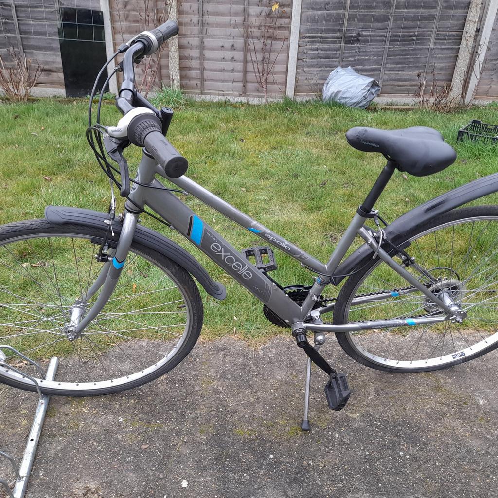 LADIES WOMES ADULTS APOLLO EXCELLE 700cc WHEEL 17 INCH FRAME 18 SPEED BIKE BICYCLE
BIKE IS READY TO RIDE ONLY COLLECTION
FEEL FREE TO ASK ANY QUESTIONS OR OFFERS
ITEM IS LOCATED PINKWELL LANE UB3 1PJ