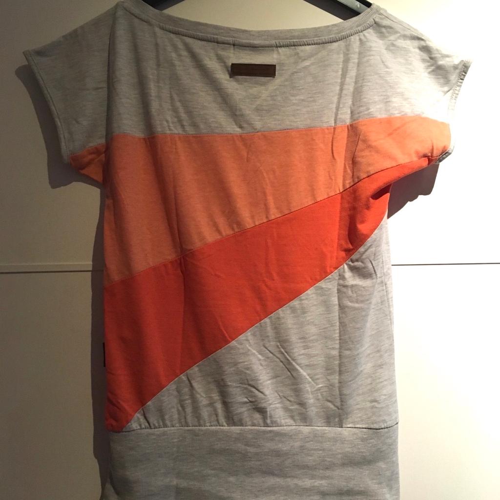Verkaufe ein selten getragenes Naketano Tshirt. Angenehm, simpel, aber doch ein eigener Stil;)… Gr. M

(Aber da ich grau nicht so gerne mag, verkaufe ich es nun.)
