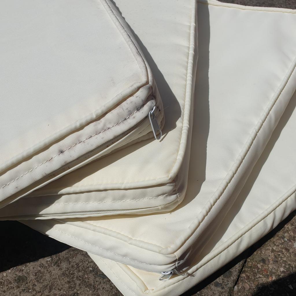 Rattan garden furniture seat cushions x 4 in cream
used condition
Covers are zipped and removable
Covers do have a few marks that may come out with a good wash
these cannot been seen underneath
Will also fit rattan cube chairs
52cms wide
48cms deep
5cms thick
Maybe able to deliver locally for an extra cost