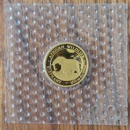 Die 1/10 Oz Goldmünze 2022 Somalia Elephant ist eine äußerst seltene und begehrte Münze. Die Münze ist aktuell nirgends zu erwerben! Die Münze besteht aus 0,9999 Feingold und wurde in Deutschland von der Bayrischen Prägeanstalt im Auftrag der Somalische Regierung hergestellt. Die Auslieferung der Goldmünze erfolgt in Original Folie eingeschweißt.