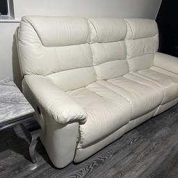 Sofa for sale 
Lazy boy 
Electric recliner usb 
3+2 seater set 
Like new condition 
Collection only Bradford 
I have invoice from scs 
I paid £2500
Proof of purchase