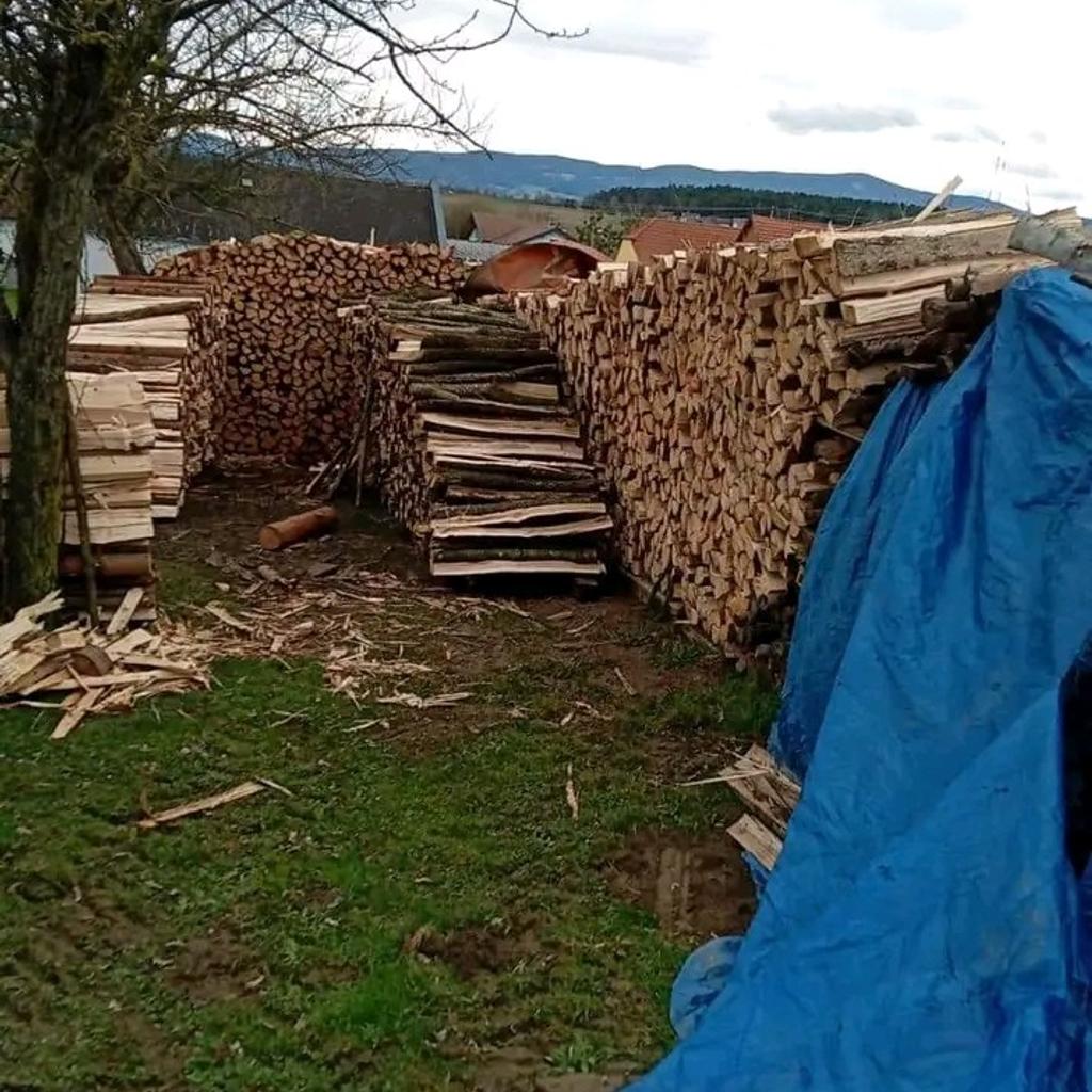 Verkaufe Brennholz Fichte Föhre 1 Meter Gespalten 100€ Eiche 1 Meter Gespalten 120€