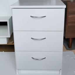 ▪️Bedside table - white
▪️Ex display
▪️Size H59, W38, D36cm
▪️Internal drawer H11, W31. 4, D32. 5cm