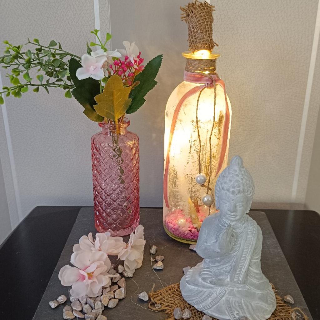 Buddha,Vasen auf Schieferplatte dekoriert
LED Beleuchtung