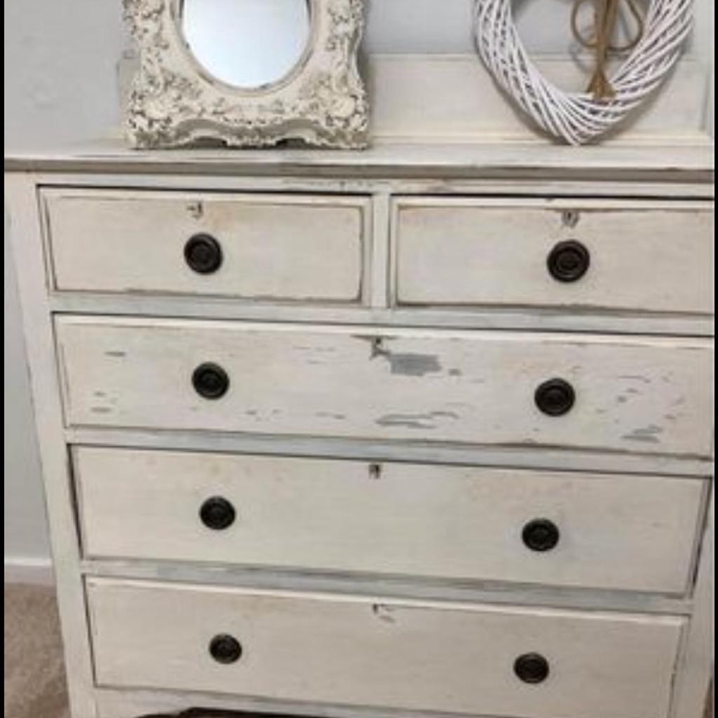 Stunning set of old vintage drawers

UpCycled and then distressed in Kenwood Cream

Will be giving another coat of paint before collection

Measures:
42” wide
18” deep
38” height

Reduced as i need the space

Collect Westhoughton, Bolton, BL5

X