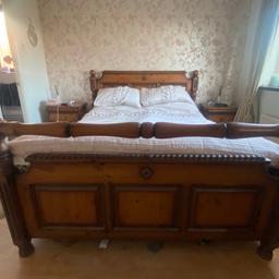 Solid Oak Kingsize Bed frame with foot board.


Beautiful detailing to both headboard and footboard. Twisted rope style wood to footboard.

Wooden slats so very sturdy base.


Dimensions

Width 5’6 (65.5”)

Height head 3’11 (46.5”)

Foot 3’4.5 (40”)

Height of base from floor 11”


Cost over £1000 new

Very good condition

Buyer to collect