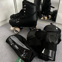 Black Artistic Roller Skating Quad Skates 100 Size 39 (6)

Some wear and tear but only used a few times
Excellent condition otherwise 

Price is for rollers + wrist,elbow and knee protectors set. Can sell just the rollers for £40

Collection from E3 Hackney Wick