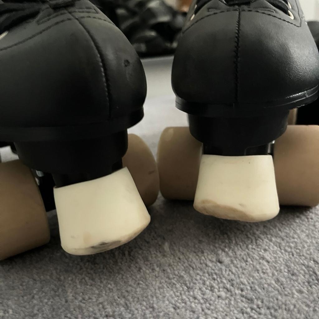Black Artistic Roller Skating Quad Skates 100 Size 39 (6)

Some wear and tear but only used a few times
Excellent condition otherwise

Price is for rollers + wrist,elbow and knee protectors set. Can sell just the rollers for £40

Collection from E3 Hackney Wick