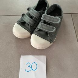 Top Zustand 

Größe 30 

Sneaker für Buben / Jungenschuhe