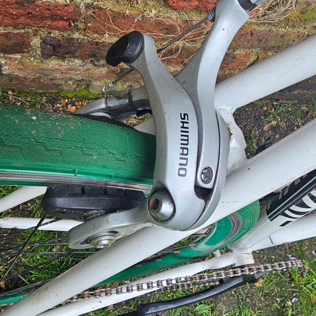 white fixie bike, fitted with shimano back brake and toe straps. Overall good condition but with a few scratches and a dent in the front fork. However, the bike works well. Size is for a small adult / lady.
See pics or contact for more detail