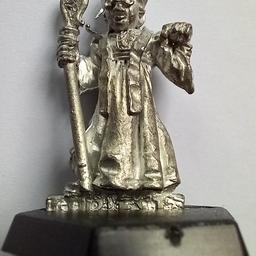 Priest Talisman Miniature Metal Figurine on Stand. Warhammer, Games Workshop, Citadel. 1986, Vintage and unpainted. Used but in very good condition.