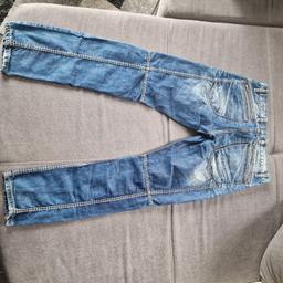 Ich biete hier eine gebrauchte Jeans Hose der Marke Cippo Bex zum Verkauf an. Da die Hose nur ein paar mal getragen wurde,ist sie noch in einem sehr guten Zustand. Da es sich hierbei um einen Privat Verkauf handelt, giebt es keine Rücknahme und auch keine Garantie.Die persönliche Abholung so wie auch der Versand, sind bei der Übernahme von den Portokosten möglich.