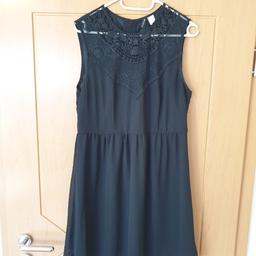 Verkaufe hier ein schönes schwarzes Kleid mit Spitze von H&M.

#spitzenkleid #kleid #schwarzeskleid #schwarz #hundm