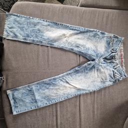 Ich biete hier eine gebrauchte Jeans Hose der Marke Camp David zum Verkauf an. Die Hose ist noch in einem sehr guten Zustand.Da es sich hierbei um einen Privat Verkauf handelt, giebt es keine Rücknahme und auch keine Garantie.Die persönliche Abholung so wie auch der Versand,sind bei der Übernahme von den Portokosten möglich.