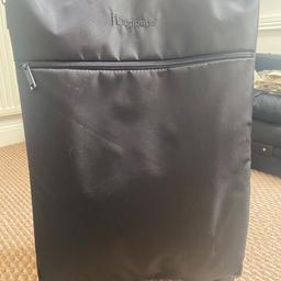 2 large and 2 medium IT lightweight 4 wheeler suitcases one large has some unstitching to side handle clearly shown in photos does not affect use  overall good condition