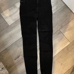 Womens river island skinny jeans 
Size 10 
Collection only B37