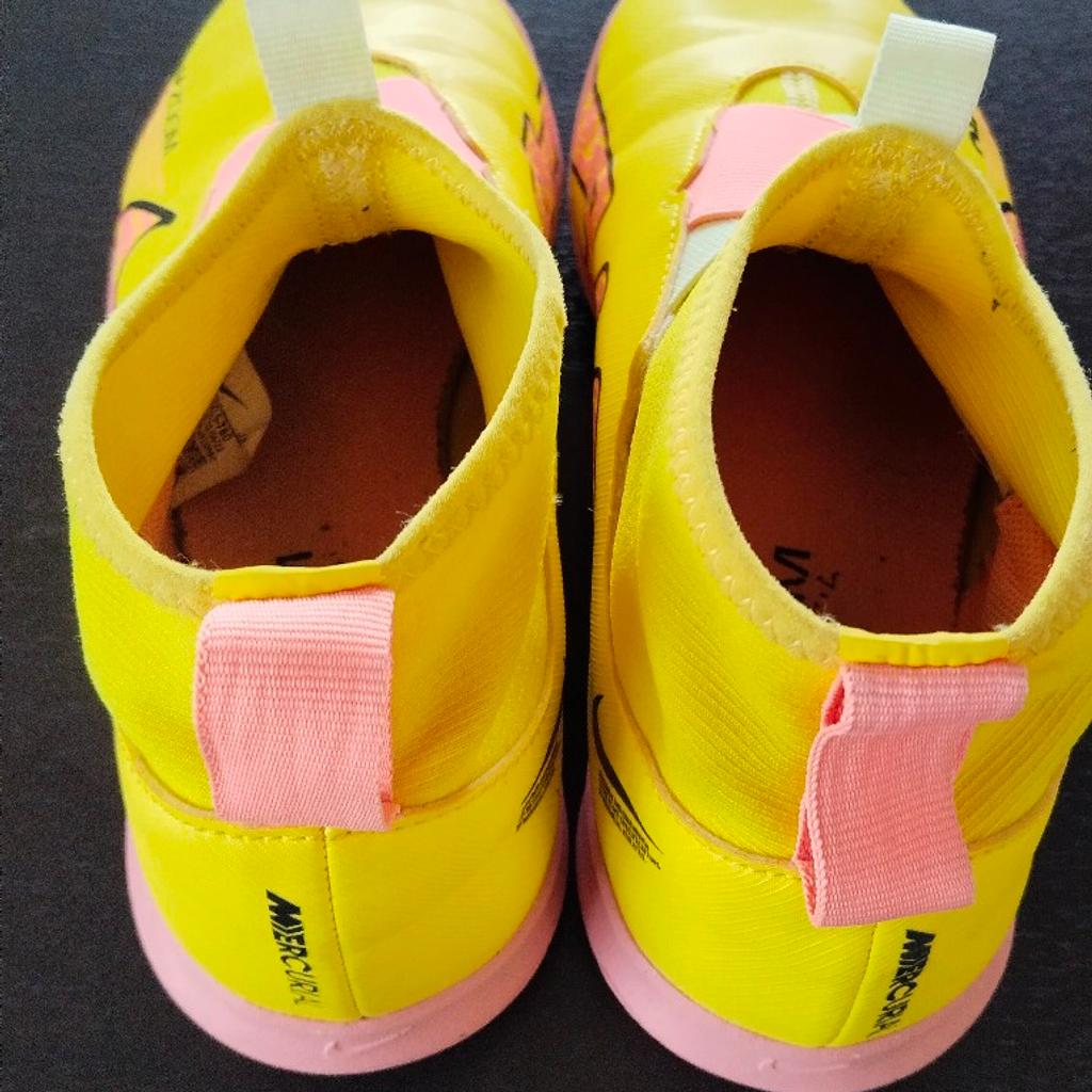 Hallen Schuhe der Marke Nike
größe 36
sehr wenig benutzt

„Der Verkauf erfolgt unter Ausschluss jeglicher Sachmangel-Haftung.“

„Nach neuem EU-Recht muss ich als privater Verkäufer darauf hinweisen, dass ich keine Garantie und Gewährleistung übernehmen kann."