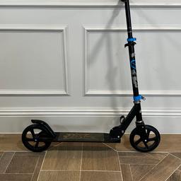 Adult scooter black blue 
Quick release folding frame
Adjustable handle bars
Five spoke wheels polyurethane wheels
200mm PU Casted wheels
Lot of scratches and mark but still very sturdy see photos 
Collection only