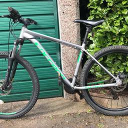 18” frame. 27.5 wheels. The bike rides perfect in every gear with both disc brakes fully working. The tyres are excellent condition with no buckles. Rides smooth and quiet