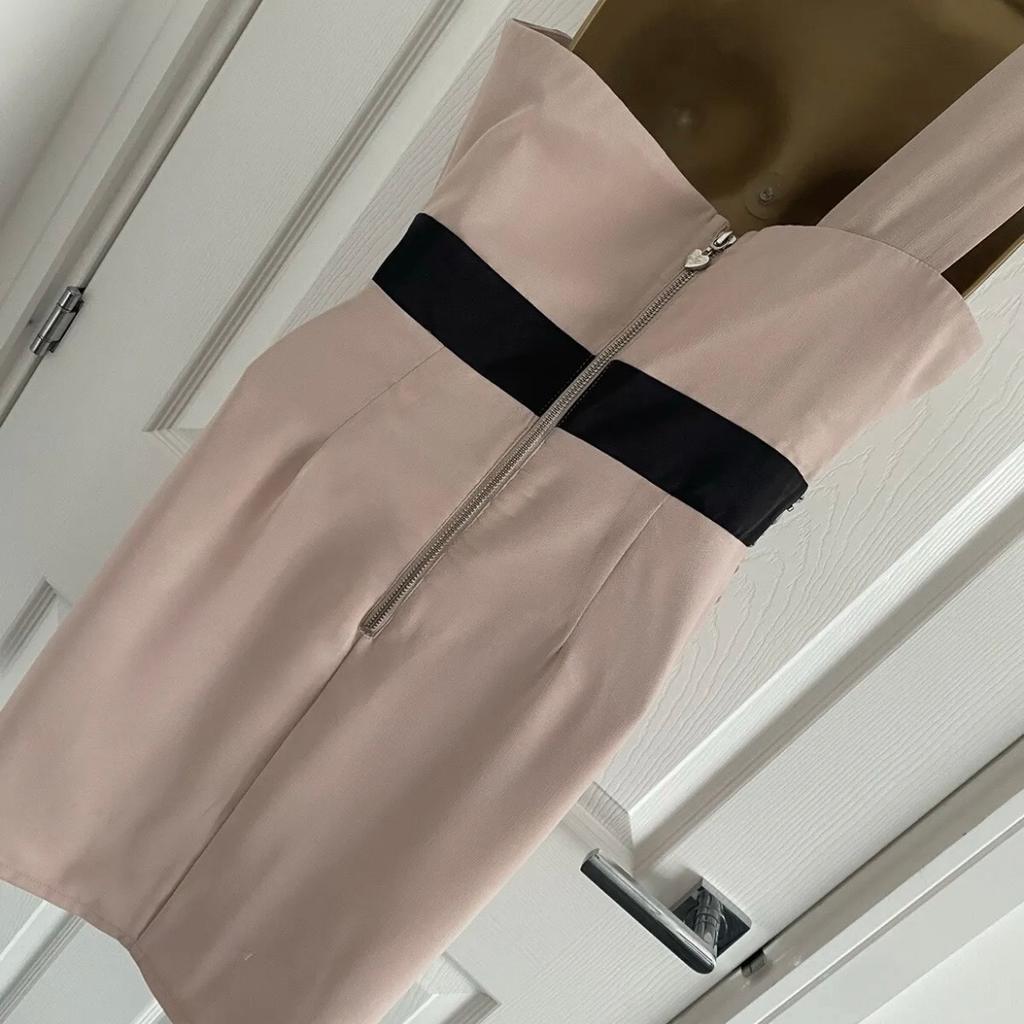Lipsy Women's One Shoulder Bodycon Dress
Size 12 (Comes Small Fit 10)
Excellent Condition
Nude Pink Colour With Black Waist Band
Bandeau Style With Chiffon Overlay Shoulder Strap
Lined
Zip Up Back

Approx Measurements:
Front Length: 35 inches
Armpit To Armpit: 16½ inches
Hem: 34 inches

Shell: 100% Polyester
Lining: 96% Polyester / 4% Elastane
Cool Hand Wash

From A Smoke And Pet Free Home
Selling Due To A Massive Clear Out, Please See My Other Items As Happy To Combine Postage
All Measurements Taken With Garment Lying Flat On The Floor
