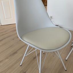 Preis pro Stuhl. 
6 Stück gut erhaltene Esstisch Stühle in Weiß.