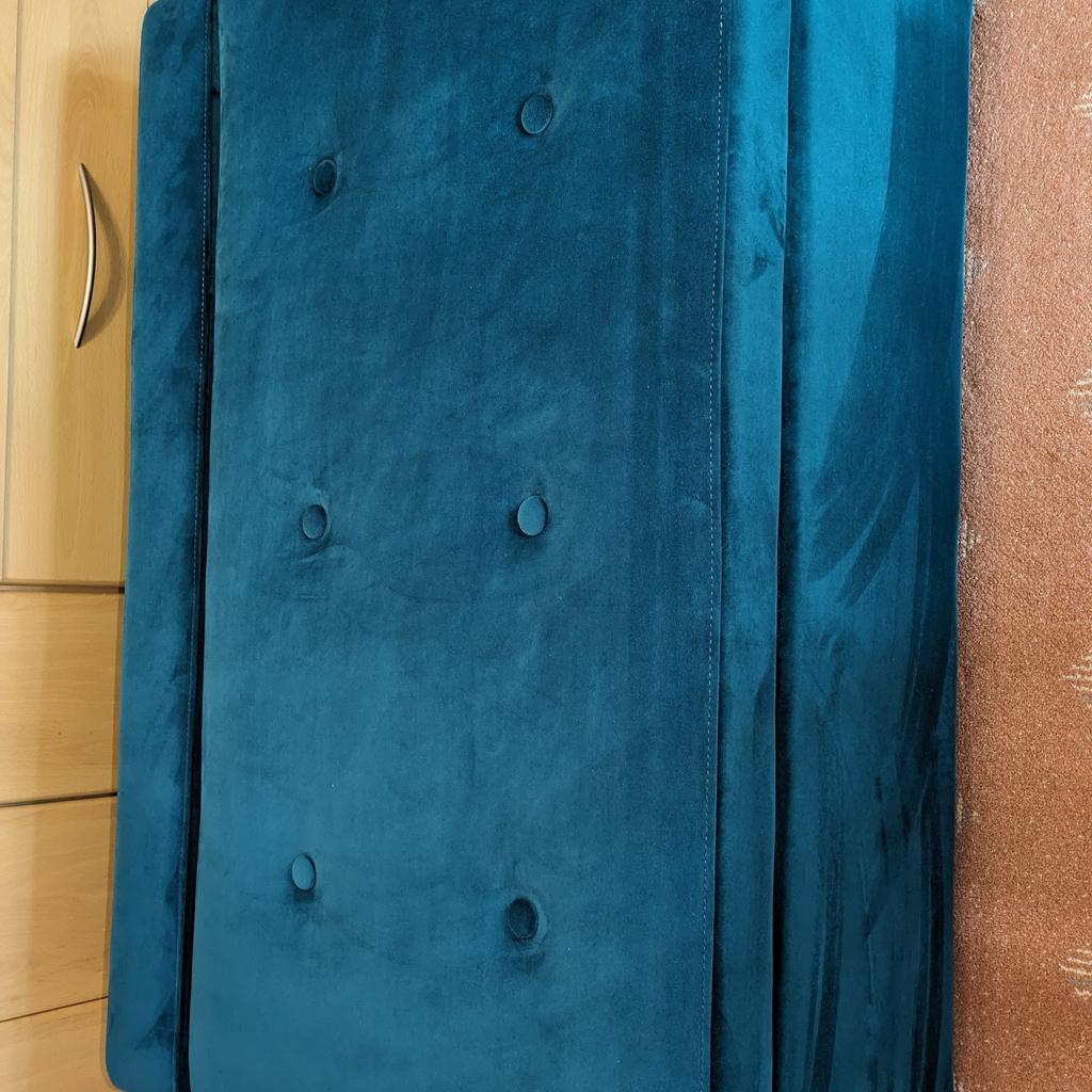box poufe single bed ,in teal velet,114x72x42 ,Ideal forguest andoccastional use,When folded out ,itis afull size single bed ,96x 192,It has amemory foam mattress with a trampoline spurng base.making it very comfortable, as new use only for two nights ,