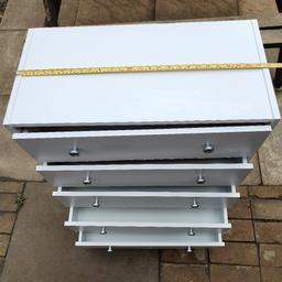 Chest 5 drawers white colour. Size look pcs. Very good condition.
Le39la Leicester