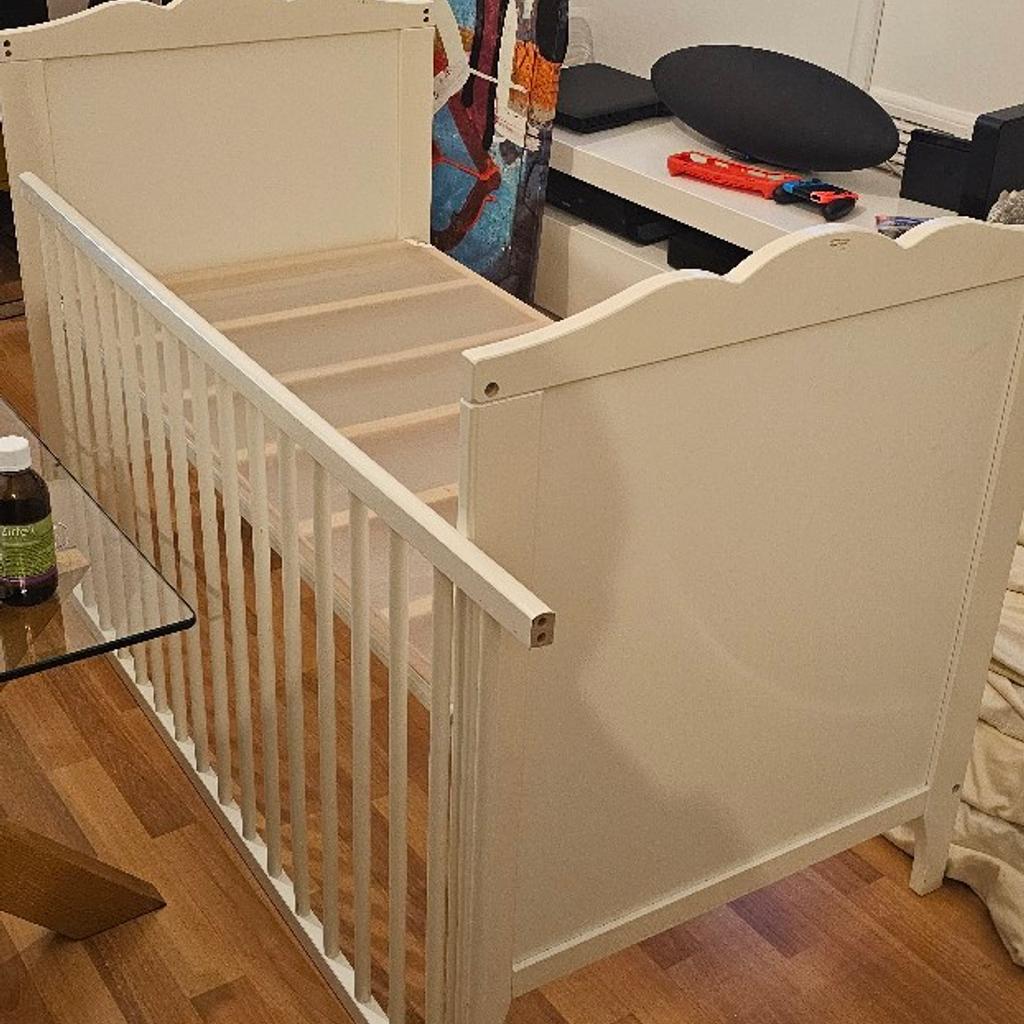 spring clear out!! offers welcome need to sell ASAP!

Like new cot. Just a few scratches (see pic) and missing screws (can be bought in any hardware store) - hence the price. BARGAIN!!!

clean and from a no smoking home.

delivery available depending on your area. send message for more infor.