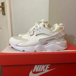 Nike huaraches 
Brand new only ever worn in the house 
Uk size 6