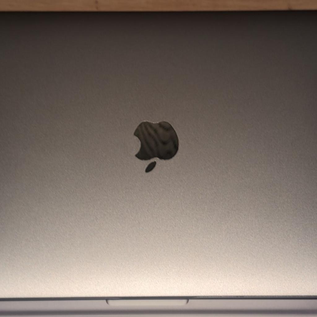 Apple Notebook spacegrau. Neuwertig. Firmen Laptop, kaum benutzt. MacOS Ventura Software. 2021 Baujahr.
Privat Verkauft. Keine Rücknahme.