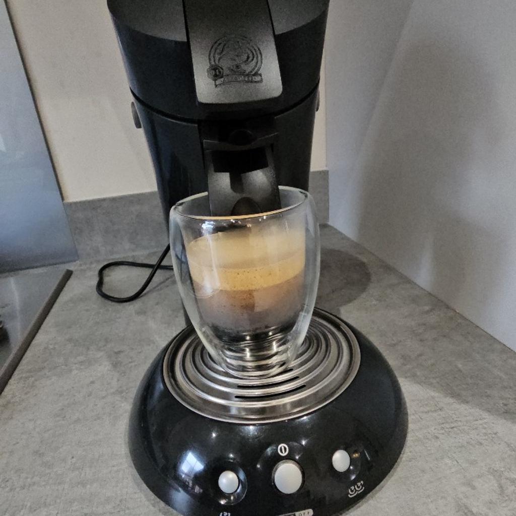 Very GOOD CONDITION!
Used just few times. Nothing is broken or missing.
Comes with 2 pods, one for regular coffee and one for cappuccino.
+3 bags Brand NEW Coffee pads.