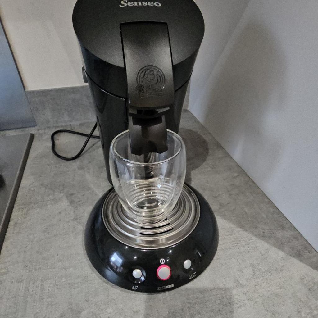 Very GOOD CONDITION!
Used just few times. Nothing is broken or missing.
Comes with 2 pods, one for regular coffee and one for cappuccino.
+3 bags Brand NEW Coffee pads.