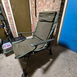 fishing chair complete with mudfeet as new