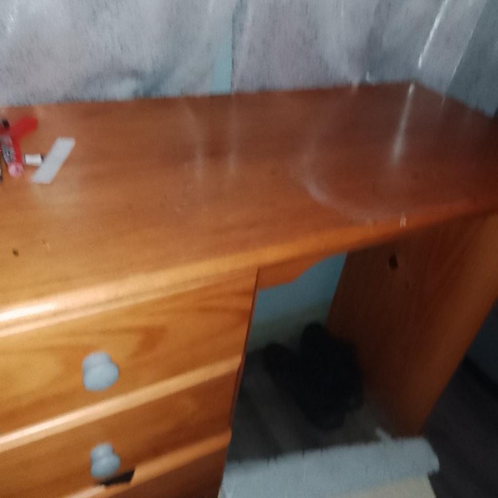 pine dresser with 4 drawers, needs a good sanding but good condition