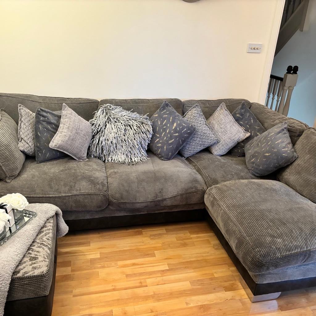 Collection Only
DFS Everett formal back left hand facing 3 seater sofa
Open end corner sofa
Charcoal combination
Inc storage footstool