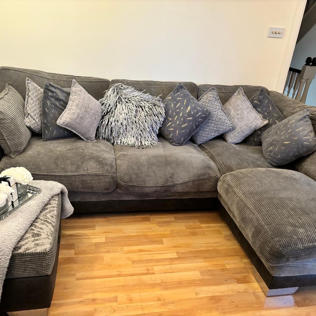 Collection Only
DFS Everett formal back left hand facing 3 seater sofa
Open end corner sofa
Charcoal combination
Inc storage footstool