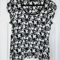 Black top with a floral pattern, easy wear pull on style, size 18.

cash and collection only, thanks.
possible delivery to Conisbrough on Saturday mornings only around 11 am.