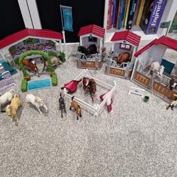set of 13 horses and stables, pick up only BB4