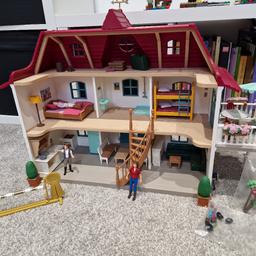 Schleich Horse Club Lakeside Country House and Stable 42551,  few accessories are missing but easily replaced. Pick up only BB4