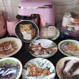 wildlife plates x 8
includes
5 fox plates
2 badger plates
1 owl plate
different size hanging plate springs approx 14
Good condition
COLLECTION ONLY