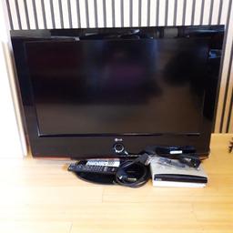 Ein voll funktionsfähiger LG 32 LH 7000 LED LCD TV mit Satreceiver 
mit Anleitung und Kabeln.
Privatverkauf daher keine Gewähr und Garantie.   ( 80cm Bilddiagonale) 
LED